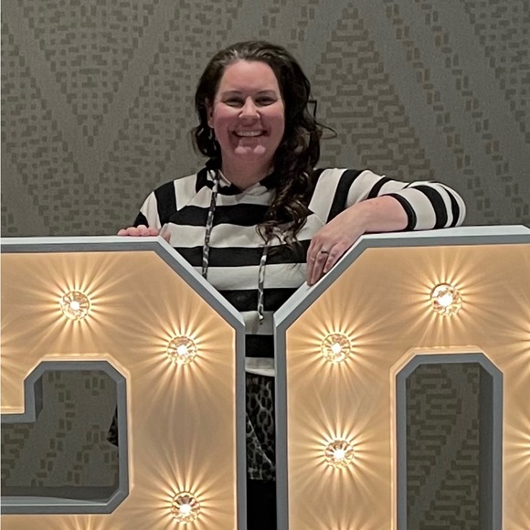 Meet your Posher, Shelly! - Picture 2 of 2